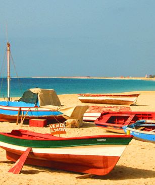 Sal Kapverdische Inseln Fischerboote Strand Santa Maria
