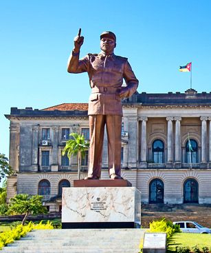 Maputo Statue Samora Machel