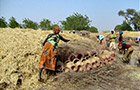 Bamako: Femme au travail
Vol Bamako