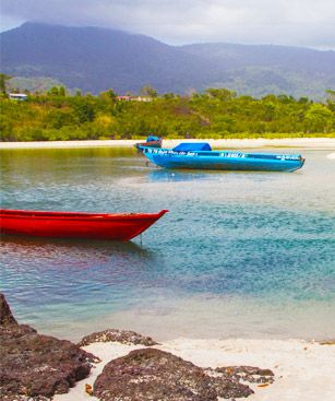 Freetown Plage Barques Montagnes